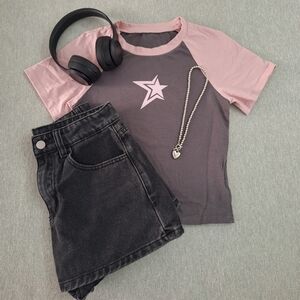 DAZY pink and grey star crop tee ₊˚⊹౨ৎ ₊˚⊹